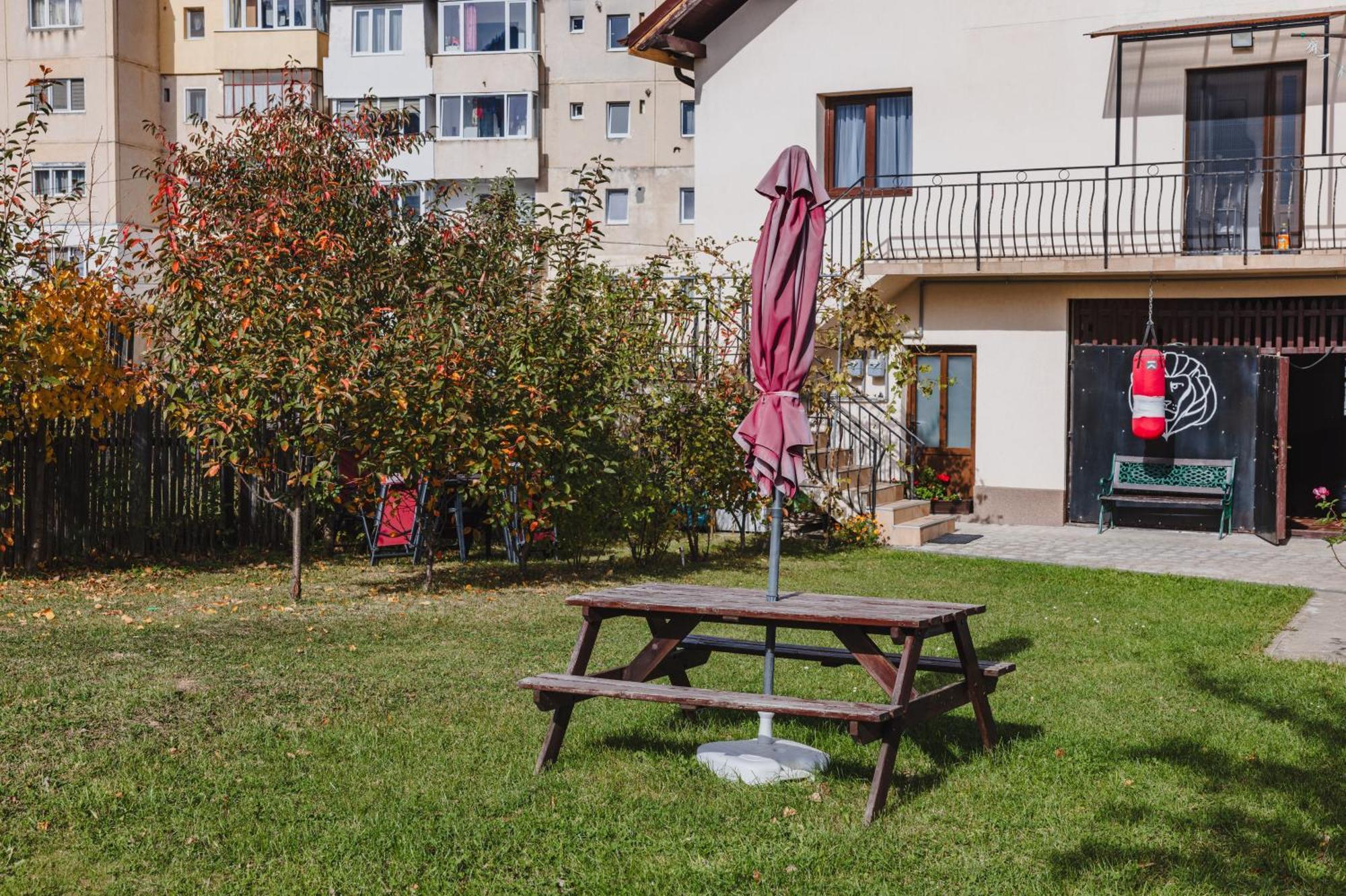 Cazare Zorilor Zărneşti Exteriör bild