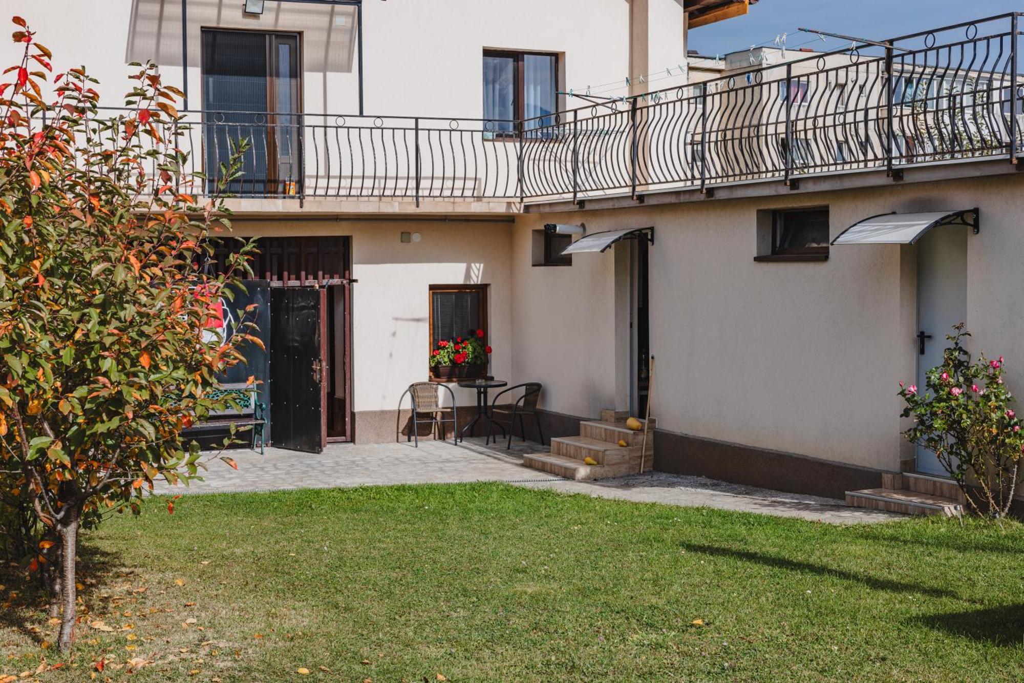 Cazare Zorilor Zărneşti Exteriör bild